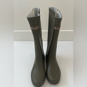 Tretorn womens green rain boots size 40/womens 9